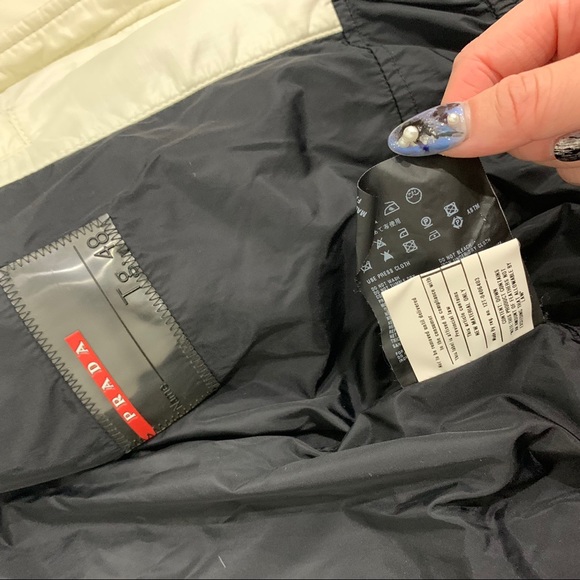 Authentic Prada Puffer Jacket Small - Picture 2 of 4